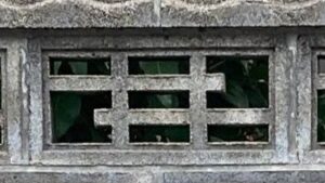 枠ごと奥まって貫通